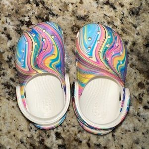🥰 Baby Crocs! Out of this world print II baby crocs- so cute! & functional!!